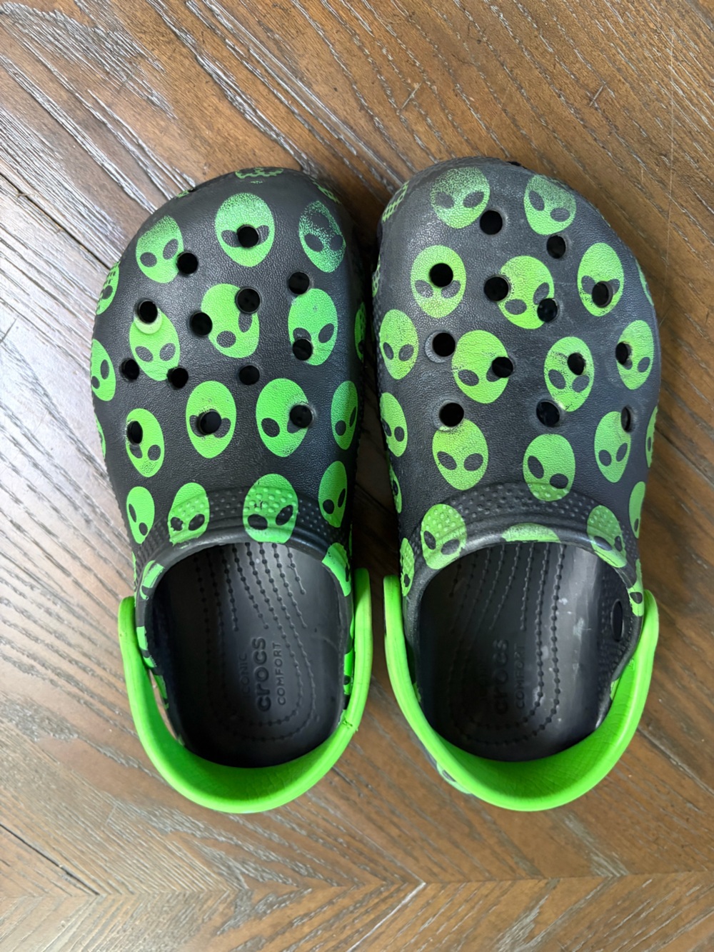 Crocs Kids’ Classic Clogs – Size 13 – Black & Green Alien Print